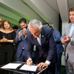 Governador assina protocolos de intenção com 43 empresas, número recorde em Goiás